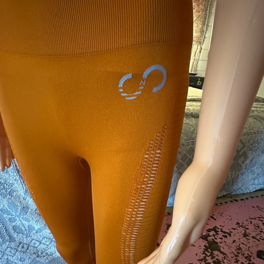CURVES N COMBATBOOTS Orange Women's Activewear Set Sz S and L - Picture 3 of 15